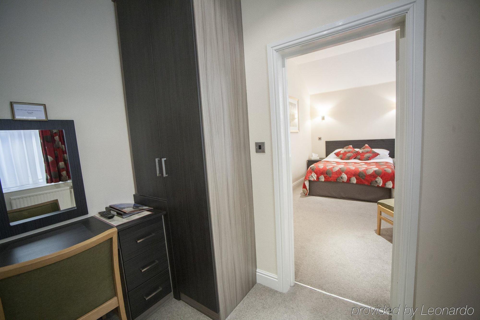 Hotel The White Swan 3*